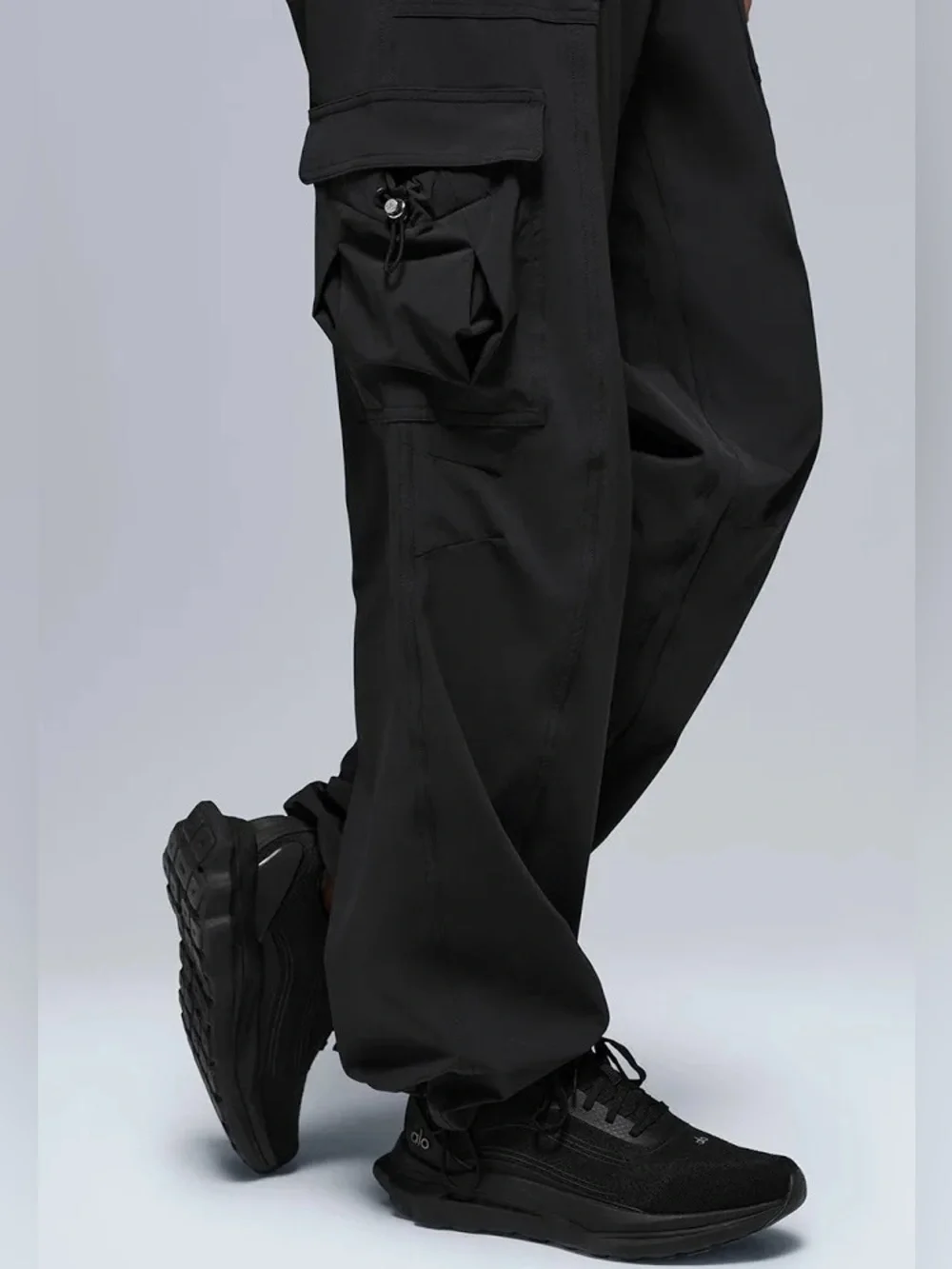 NWOT Alo Yoga Low Rise Megastar Cargo Pants in black size L